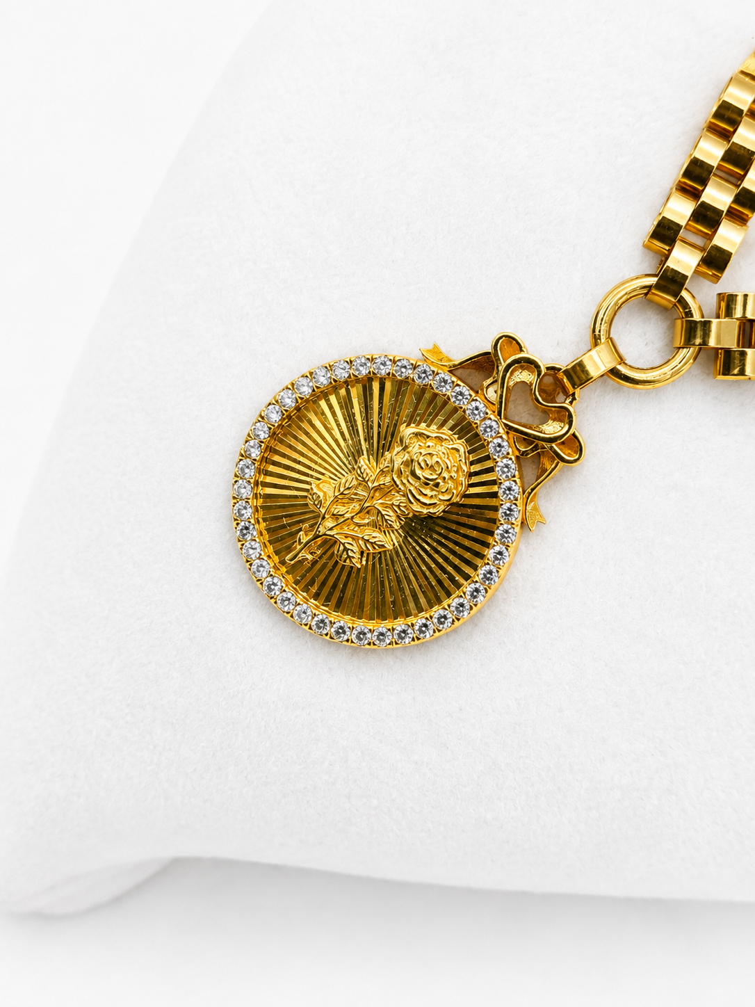 The Roselle Medallion Gold Set
